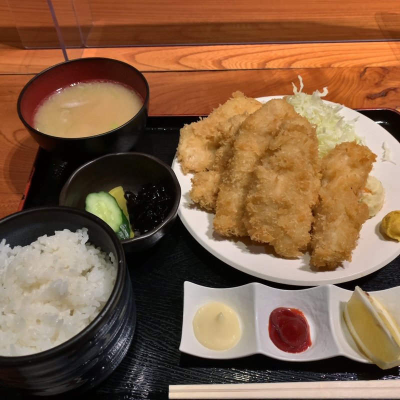 鶏カツ定食(日本橋 肉鮮問屋 佐々木)
