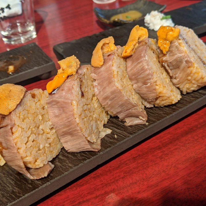 雲丹の巻き寿司(にくがとう　人形町店)