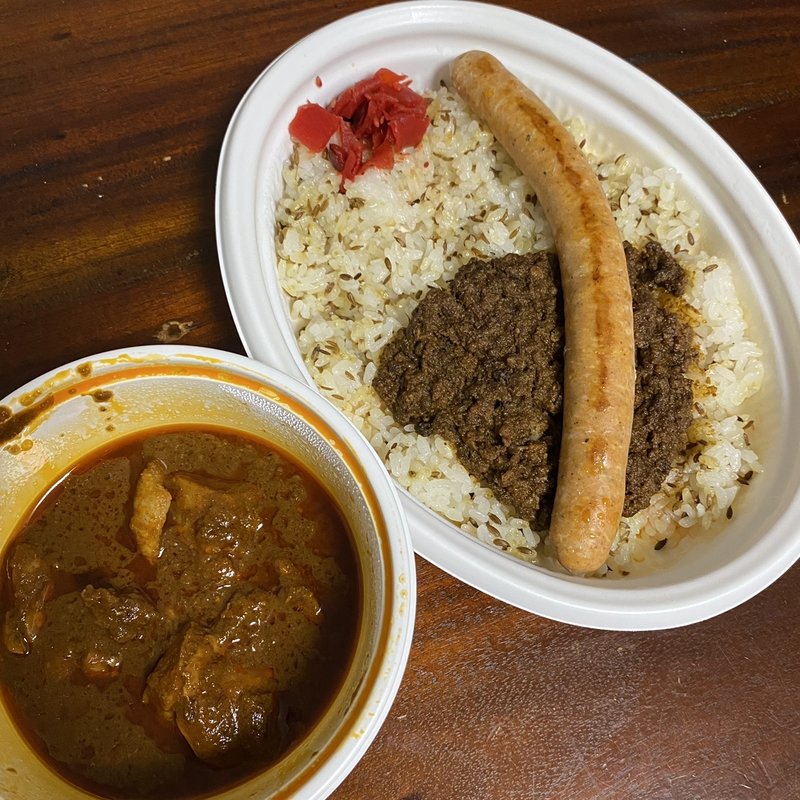 無添加スパイシーチョリソー　チキンとキーマのあいがけWカレー(一条もんこ先生のカレー診療所 荻窪院)