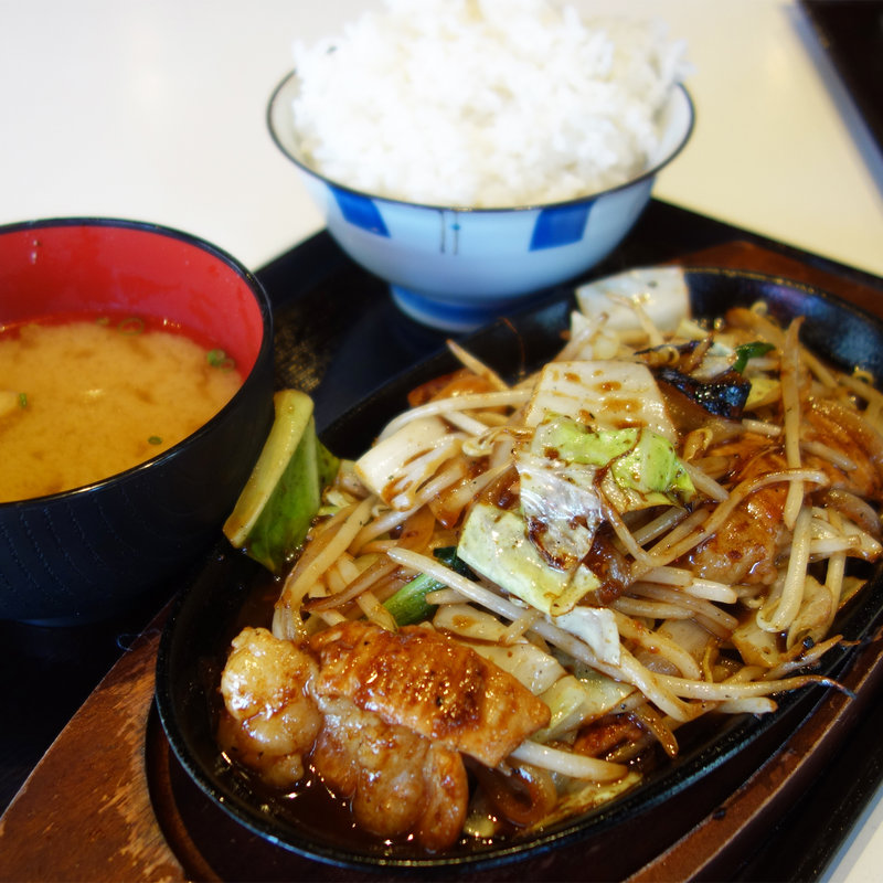 梅林ホルモン鉄板定食(しっとう家 福大店)