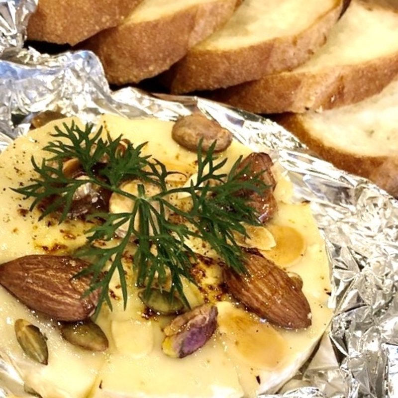 はちみつとカマンベールのオーブン焼き(Nut cafe&bal ikeya)