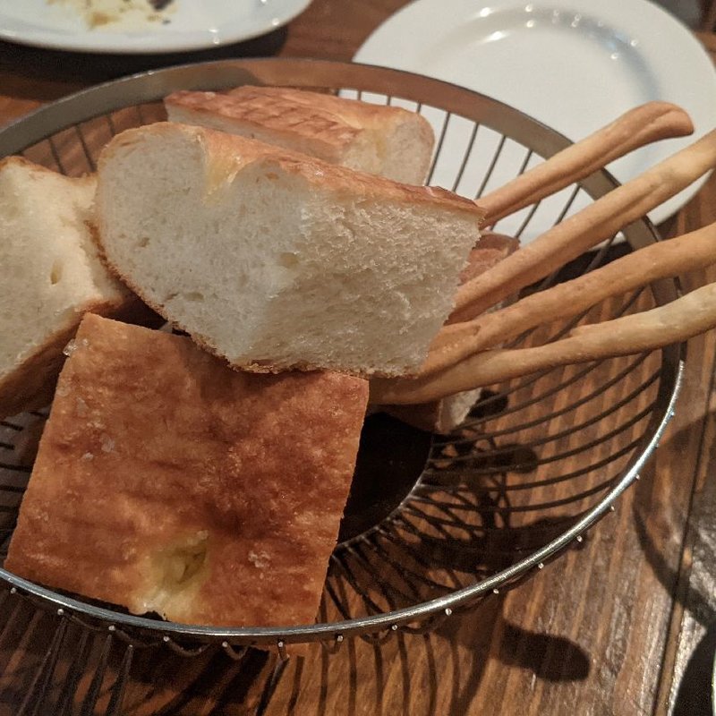 パン(オステリア クロチェッタ)