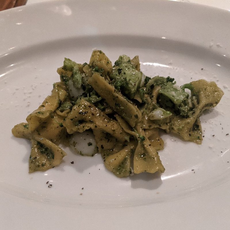 バジルペーストと自家製ファルファーレ(オステリア クロチェッタ)