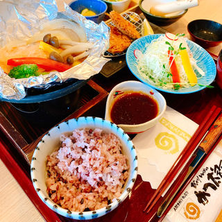 鮭ホイル焼きとヒレカツ定食(かつ太郎　つくば学園店)