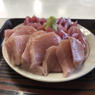 津軽海峡産本マクロトシハル　みに(鶴亀屋食堂 （名物マグロ丼）)