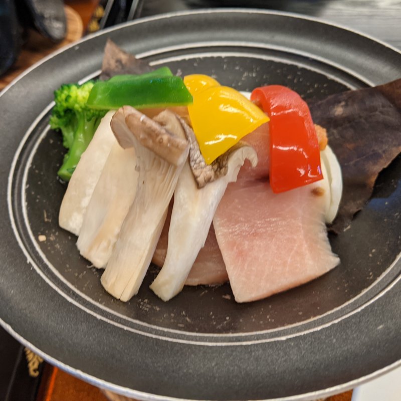 朴葉仕立　まぐろ味噌焼き(漁火の宿　三浦屋 （ミウラヤ）)