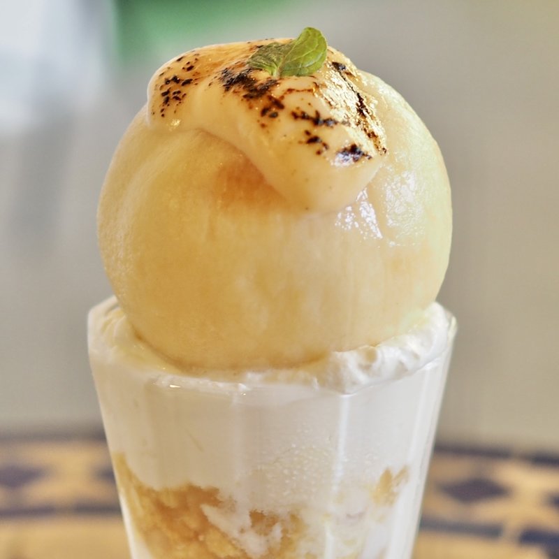 -桃パフェ-(add knot cafe & sweets)