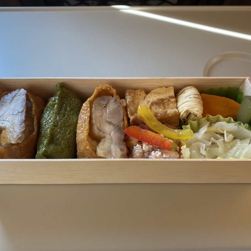 名古屋コーチンのっけお稲荷さん弁当(名古屋駅新幹線キオスク)