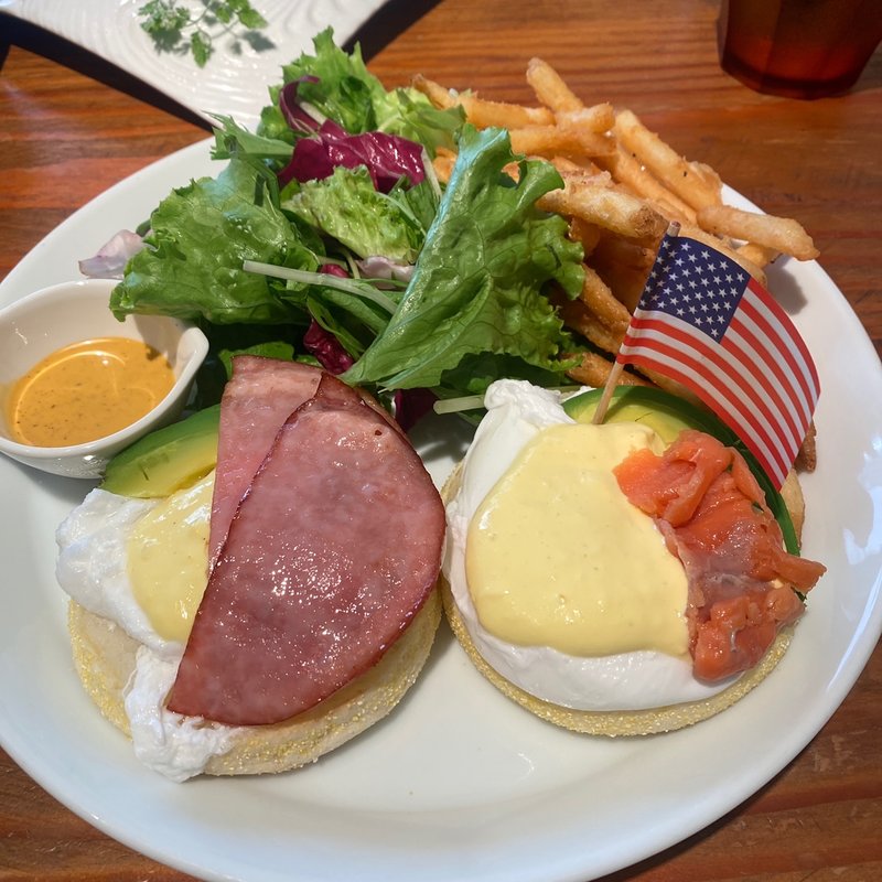 マンハッタンのエッグベネディクト(ニューヨークカフェ)