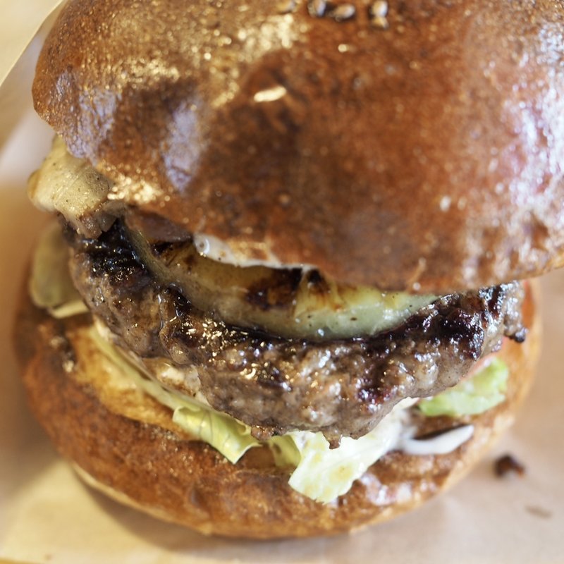 パインベーコンバーガー(Nick & Renée)