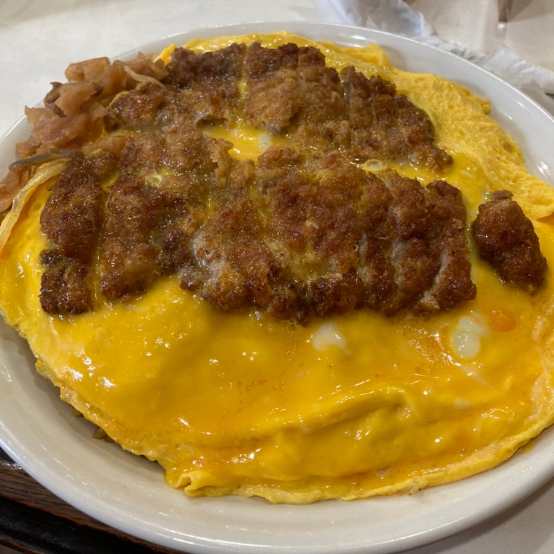 ドライカレーカツのせ(喫茶母恵夢)