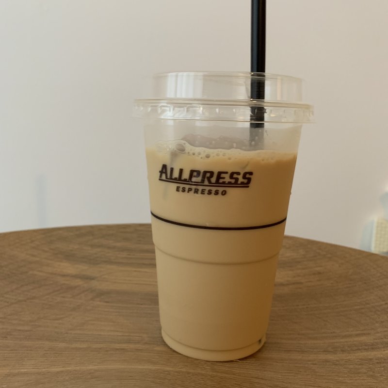コールドブリュー　ラテ(Allpress Espresso Tokyo Roastery & Cafe │ オールプレス・エスプレッソ 東京ロースタリー＆カフェ)