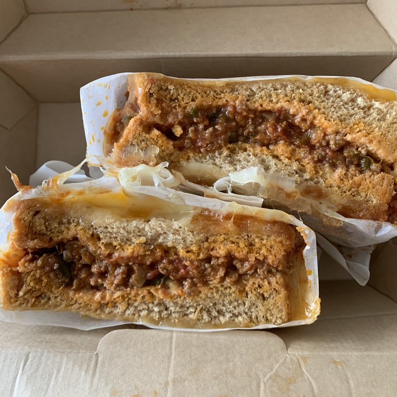 たっぷりチーズホットサンド　スロッピージョ(Good Eats by city icecream&coffee)