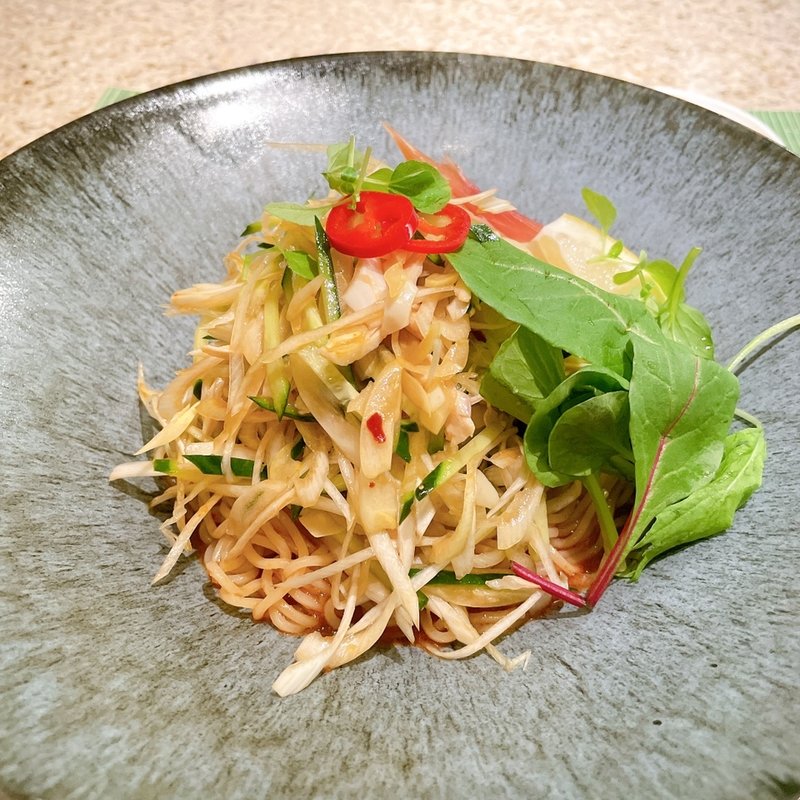 葱と蒸し鶏の辛味和え麺(桂花苑)