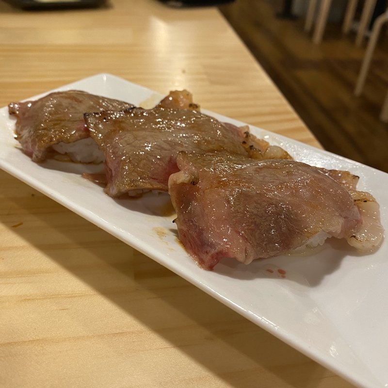 黒毛和牛サーロイン炙り寿司(大衆ホルモン・やきにく煙力 伏見店)