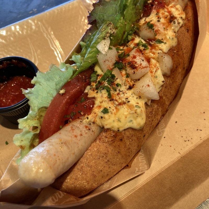 名古屋コーチン玉子タルタルブラックペッパーホットドッグ(名古屋テレビ塔 ビアガーデン )