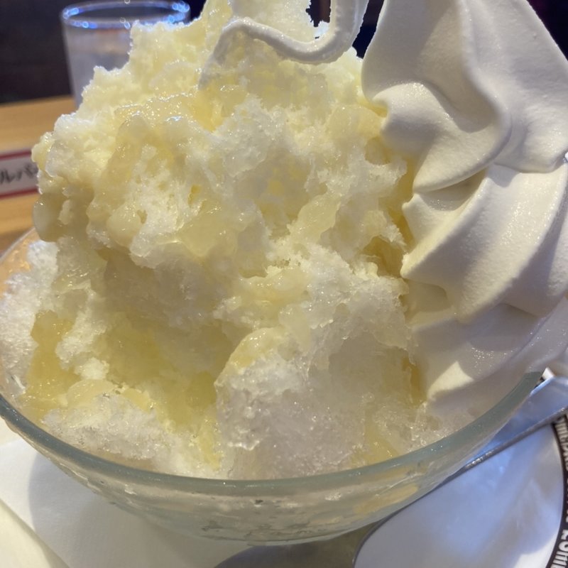 かき氷ラ・フランス(ミニ)+ソフト・練乳トッピング(コメダ珈琲店 豊中上新田店)