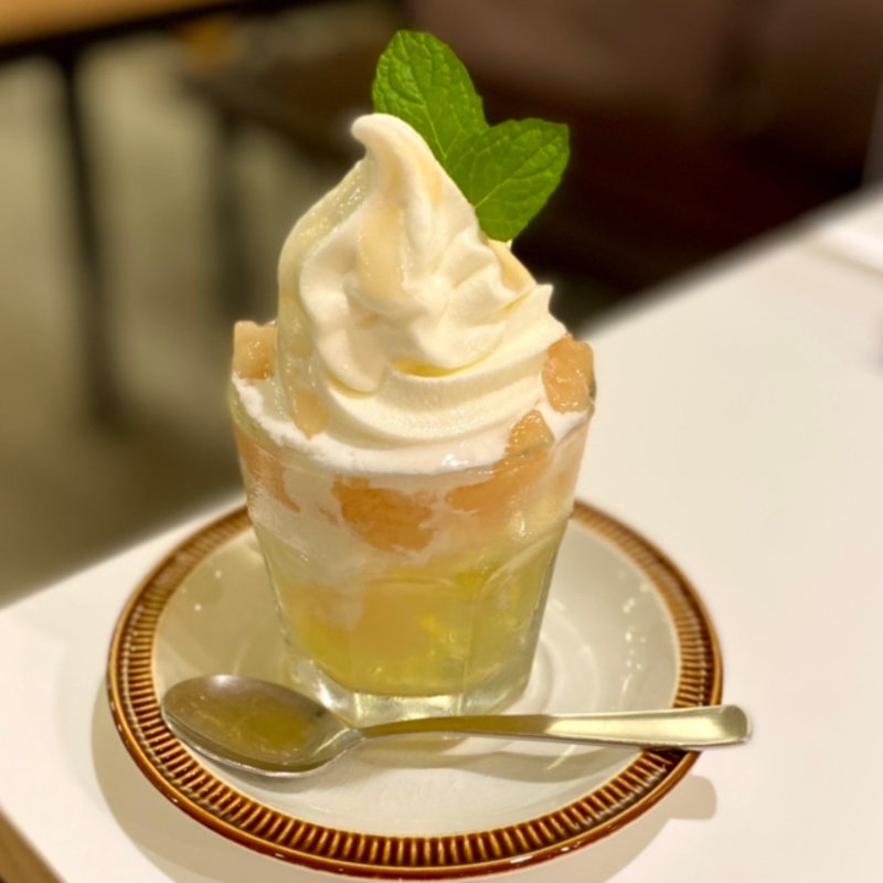 桃とミントのソフトクリーム(エルマーズ グリーン カフェ イン ザ パーク)