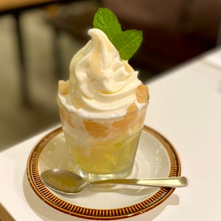 桃とミントのソフトクリーム(エルマーズグリーンインザパーク )