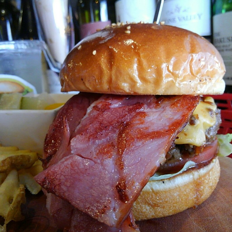 ベーコンチーズバーガー(スタンド ぱと 梅田店)