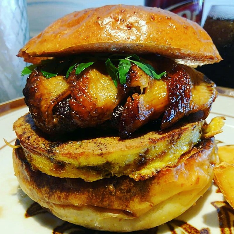 うなぎエッグバーガー(だるま珈琲)