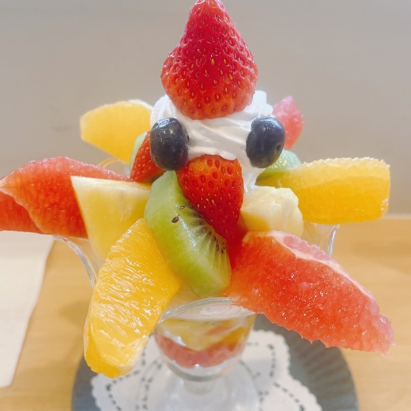 フルーツパフェ(山口果物 （ヤマグチクダモノ）)