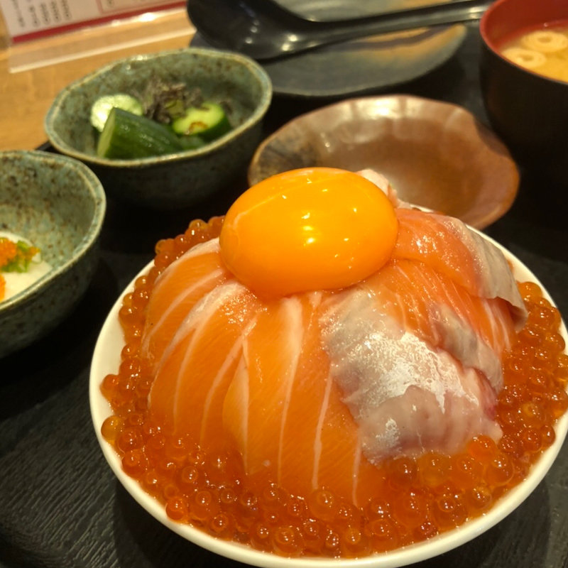 セバ丼 (チカツル丼)(寿司と天ぷら ニューツルマツ)