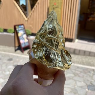 金箔のかがやきソフトクリーム(はくいち 兼六園店)