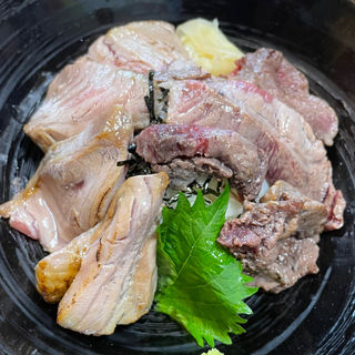本マグロ頭肉とほほ肉丼(松鮨 川崎北部市場内 )