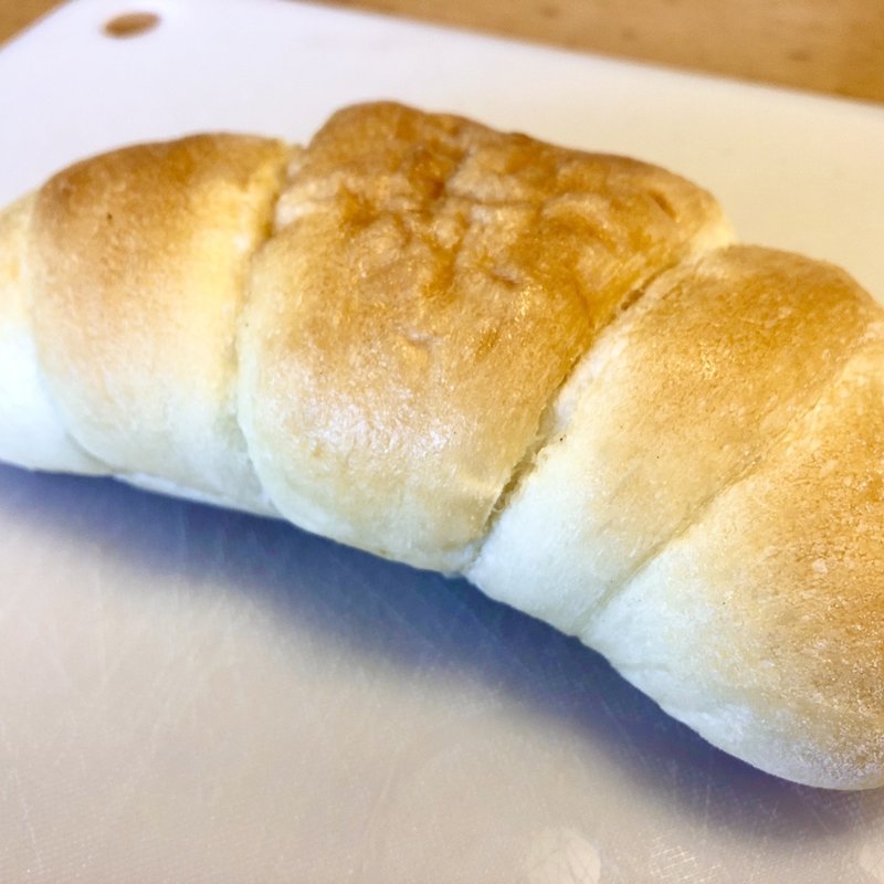 塩バターロール(ブーランジェリー エミュウ 本店)
