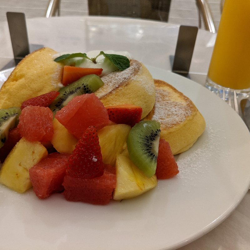 季節のフレッシュフルーツパンケーキ(幸せのパンケーキ 大宮店)