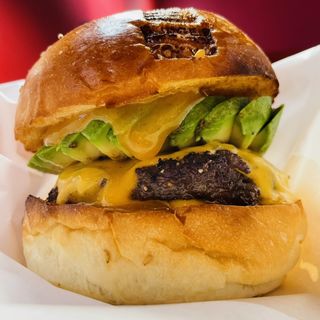 アボカドチーズバーガー(Burger Revolution Tokyo 西麻布)