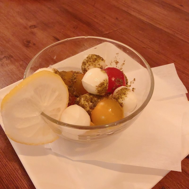 菜園TOMATOとモッツァレラのカプレーゼ(Cafe&Dining Cheese Cheese Worker 千葉店)