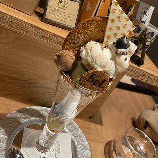 ピスタチオとプラリネ(夜パフェ専門店パフェテリア ベル)