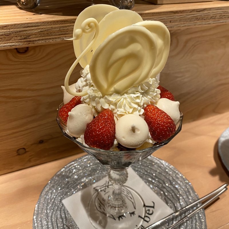 (夜パフェ専門店パフェテリア ベル)