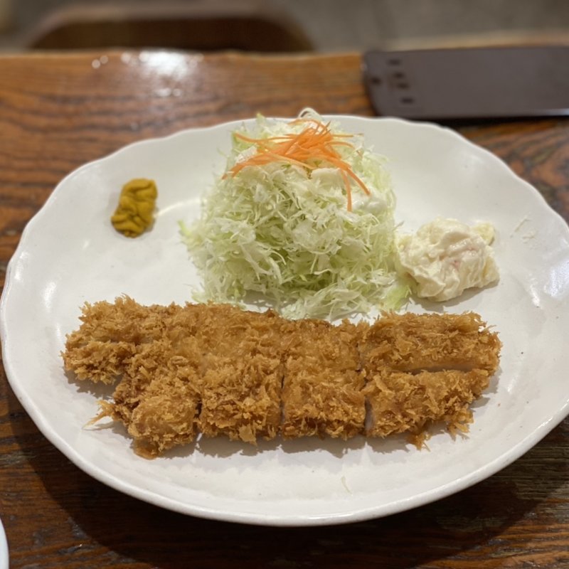 ロースかつ定食　中（180g）(とんかつ 美とん さくらい 上大岡店)