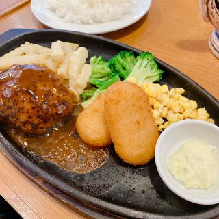 ハンバーグ&カニクリーム(万博食堂 ららぽーとEXPOCITY店)