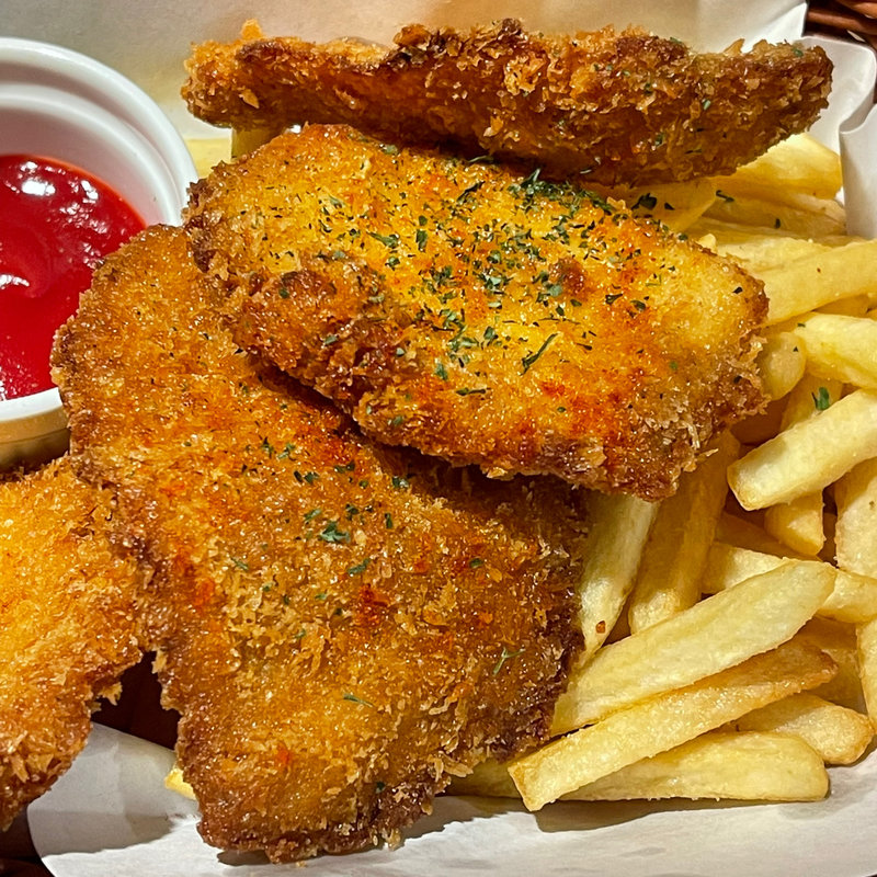 あべどりのチキン&チップス(ビアバー　ベアレン 中ノ橋 （BEER　BAR　BAEREN　Nakanohashi）)