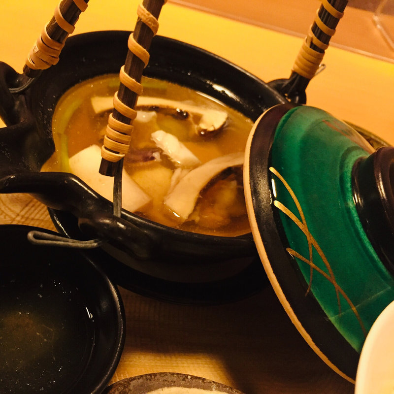 松茸の土瓶蒸し(山映 )