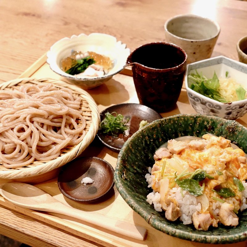 青セット（親子丼・小鉢2種・自家製粉粗挽きうどん）(自家製粉石臼挽きうどん 青空blue)