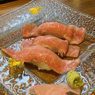 炙り和牛トロ肉の炙り寿司（一貫）(隠れ家焼肉BULL)