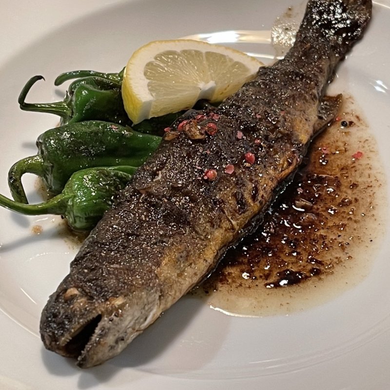 滝沢イワナと遠野産パドロンのバターソテー(ビアベースベアレン盛岡駅前)