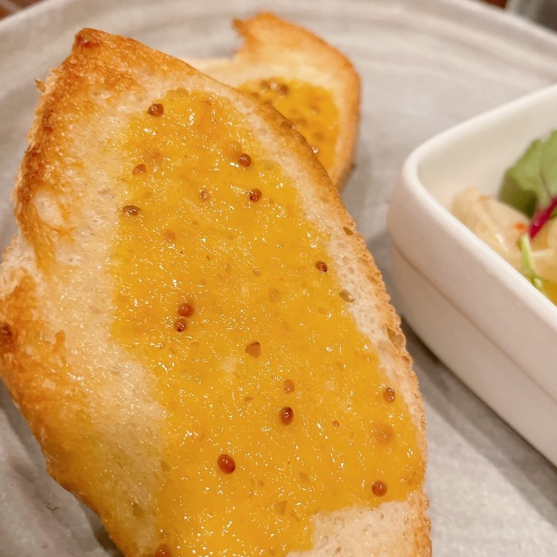 ガーリックトースト（ハニーマスタード）(オリーブ亭)