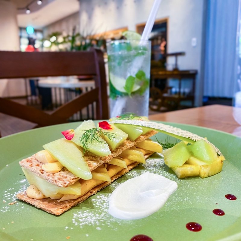 メロンと台湾パインのミルフィーユ(Tsuchi 農園野菜とチーズ料理)