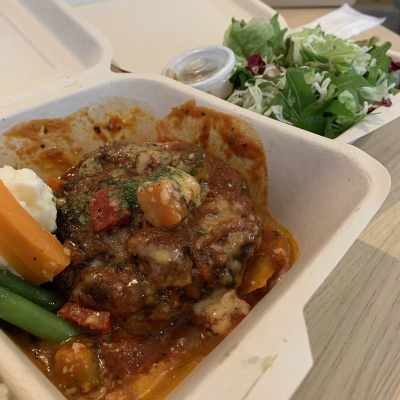 自家製和牛入りハンバーグ　トマトソース(CAFE TANTON)