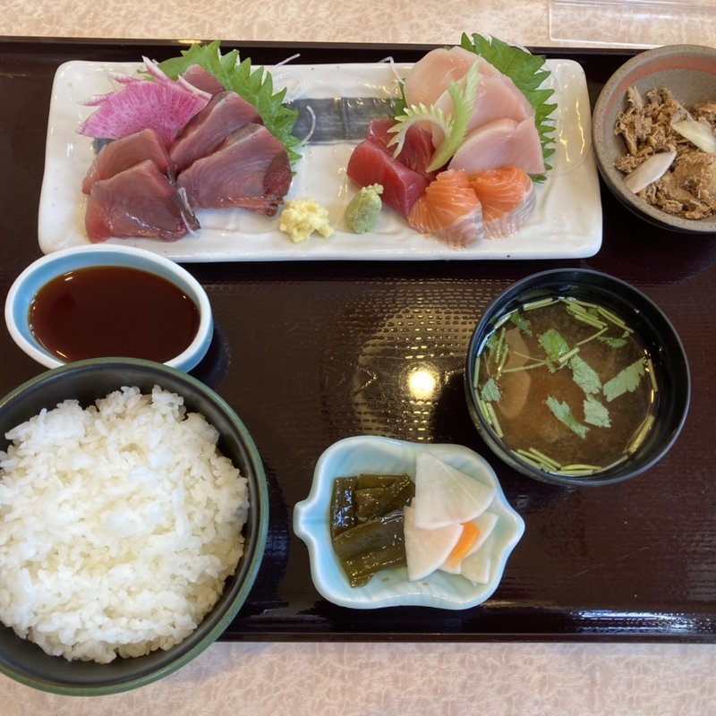 鰹刺身+刺身3点定食(港町レストラン 鮮)