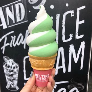 シャインマスカット＆ミルクソフトクリーム(メルティングインザマウス)