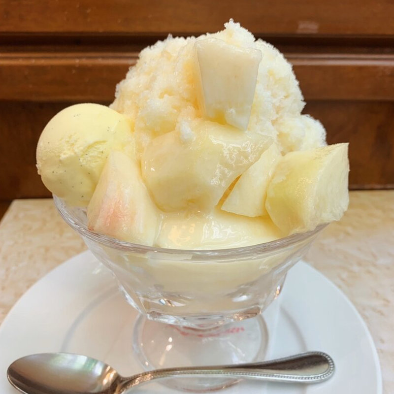 山梨県産 桃のミルクフラッペ(銀座コージーコーナー)