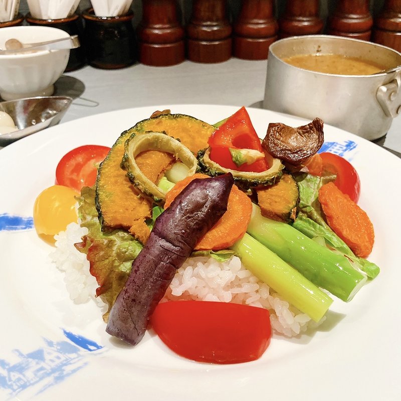 冷やし野菜カレー（季節限定メニュー）(おまかせ亭 （オマカセテイ）)