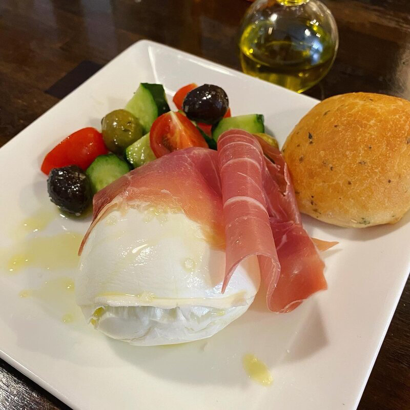 水牛のモッツァレラのサラダ仕立て(ワインスタンドPON!)